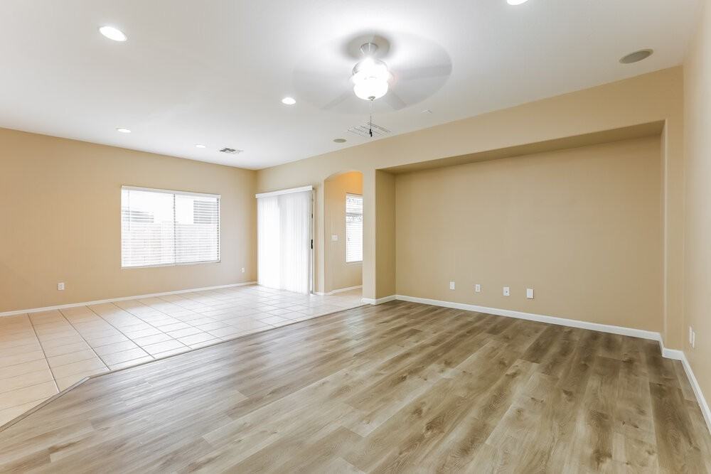 8866 W Hilton Ave - Photo 4 of 16