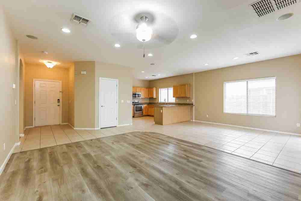 8866 W Hilton Ave - Photo 5 of 16