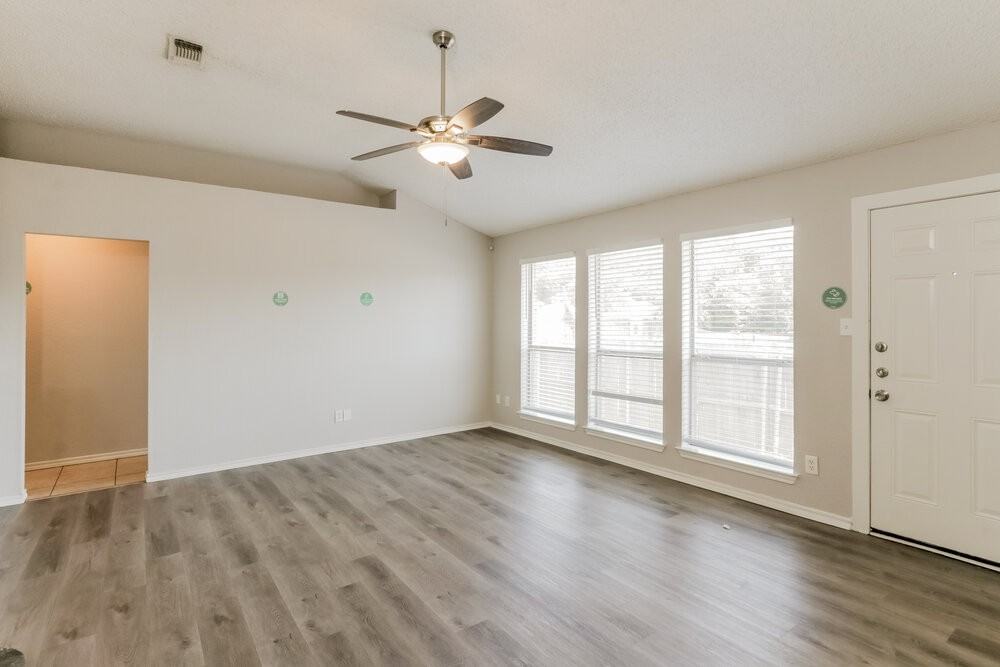 9234 Crimnson Ct - Photo 3 of 16