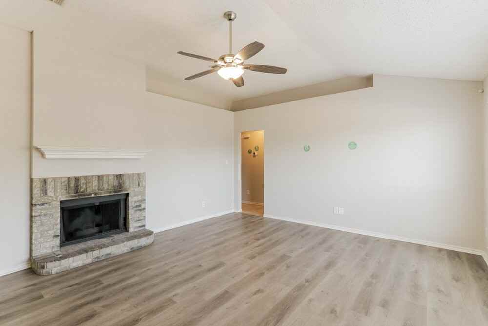 9234 Crimnson Ct - Photo 4 of 16