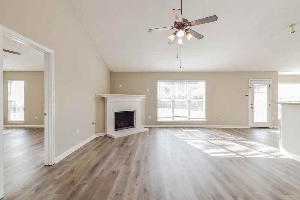 8169 Manhatten Dr - Photo 4 of 16