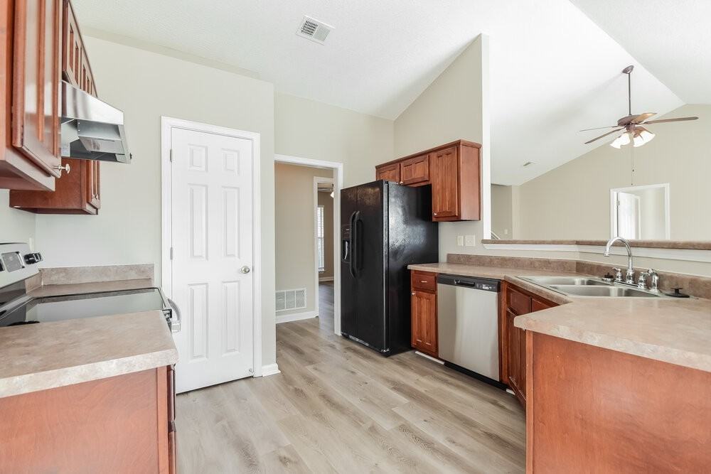 8169 Manhatten Dr - Photo 7 of 16