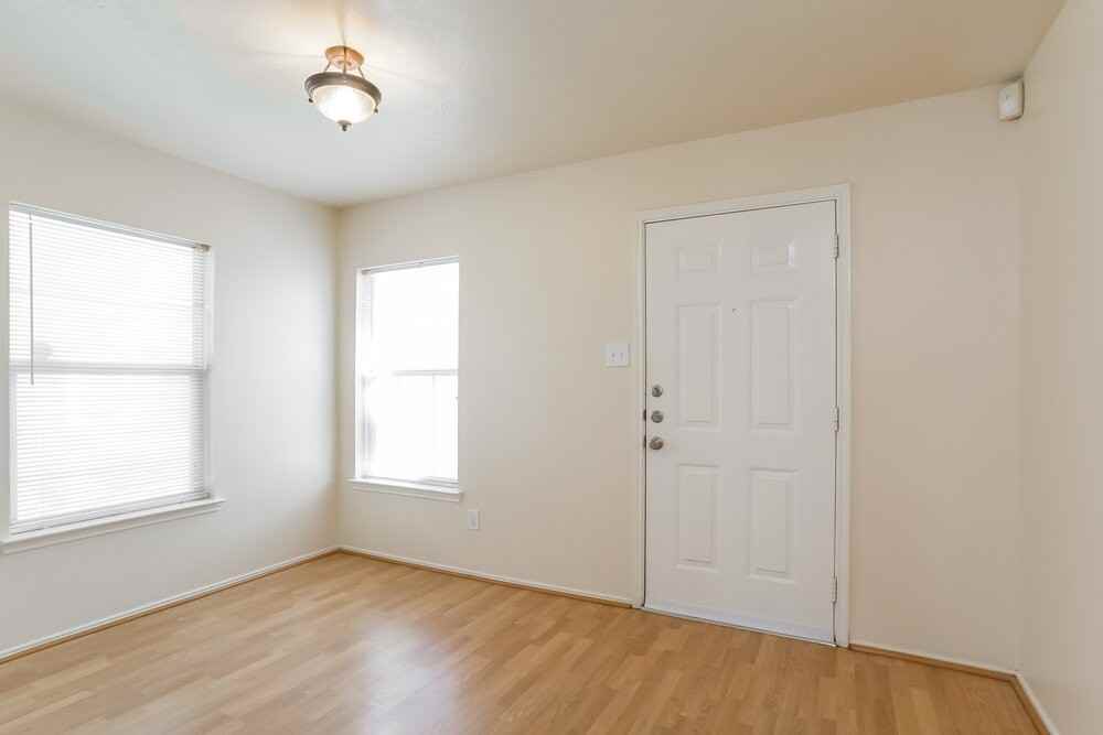 12123 Carriage Oak Cir - Photo 4 of 13