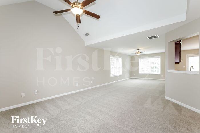 601 Creekside Trce - Photo 3 of 15