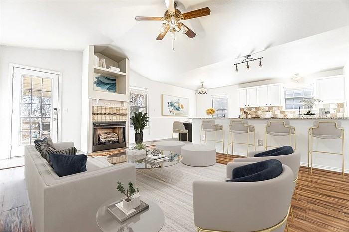 8004 Pine Ln - Photo 3 of 28