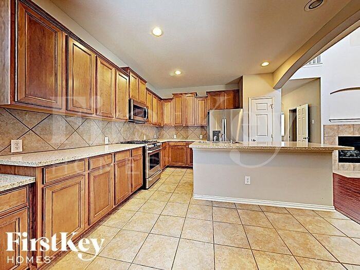 1505 Chestnut Dr - Photo 3 of 17