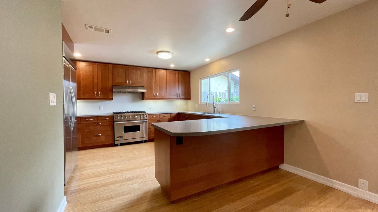 1148 Atascadero St - Photo 6 of 17