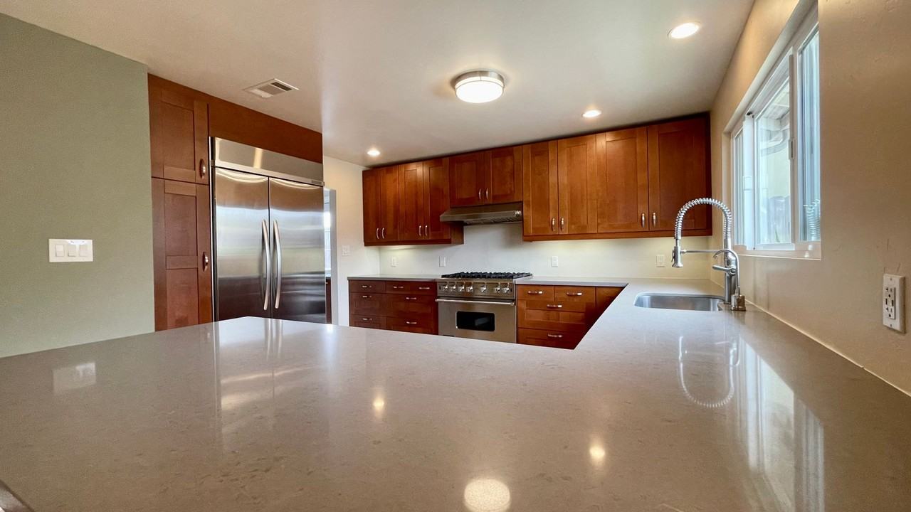 1148 Atascadero St - Photo 7 of 17