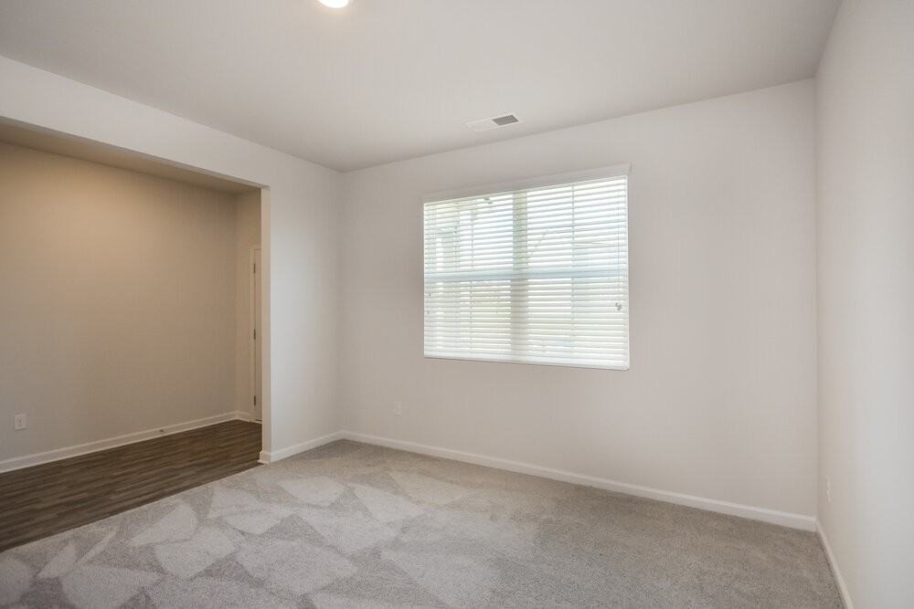 275 Hamilton Pointe Dr - Photo 6 of 17