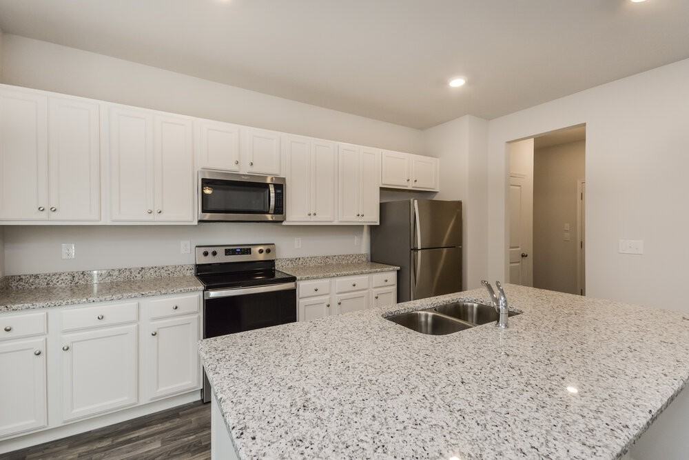 275 Hamilton Pointe Dr - Photo 7 of 17