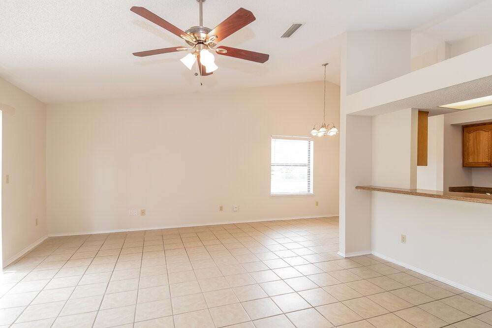 593 Radnor Ln - Photo 5 of 17