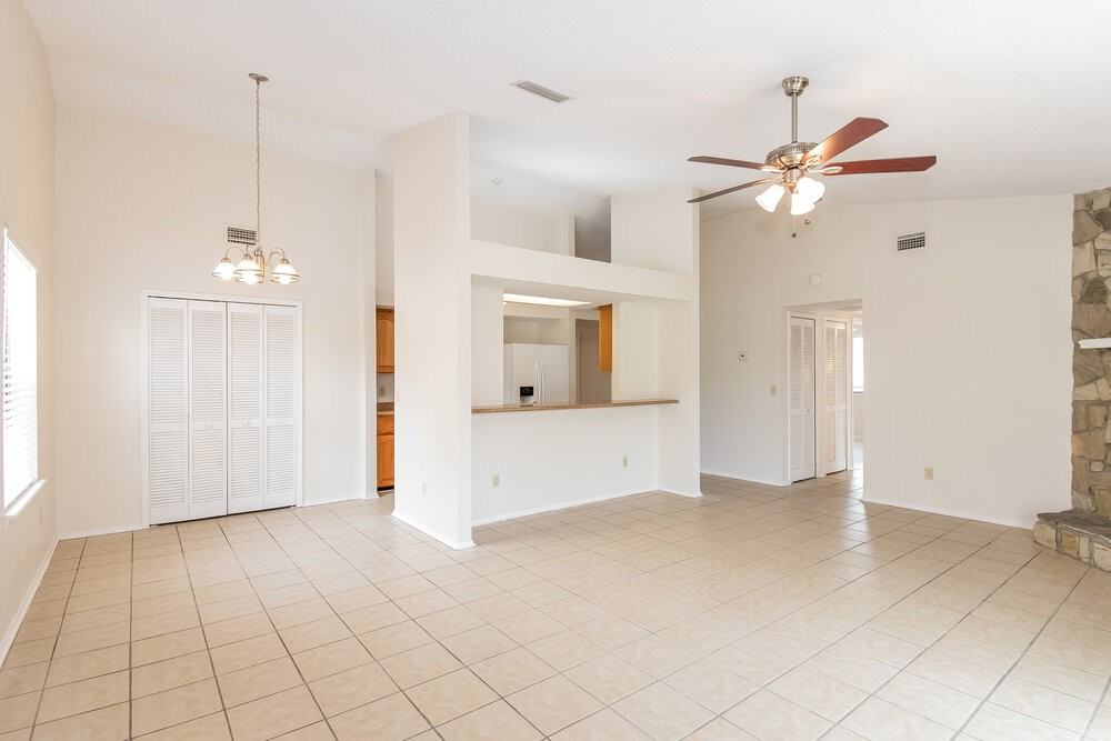 593 Radnor Ln - Photo 6 of 17