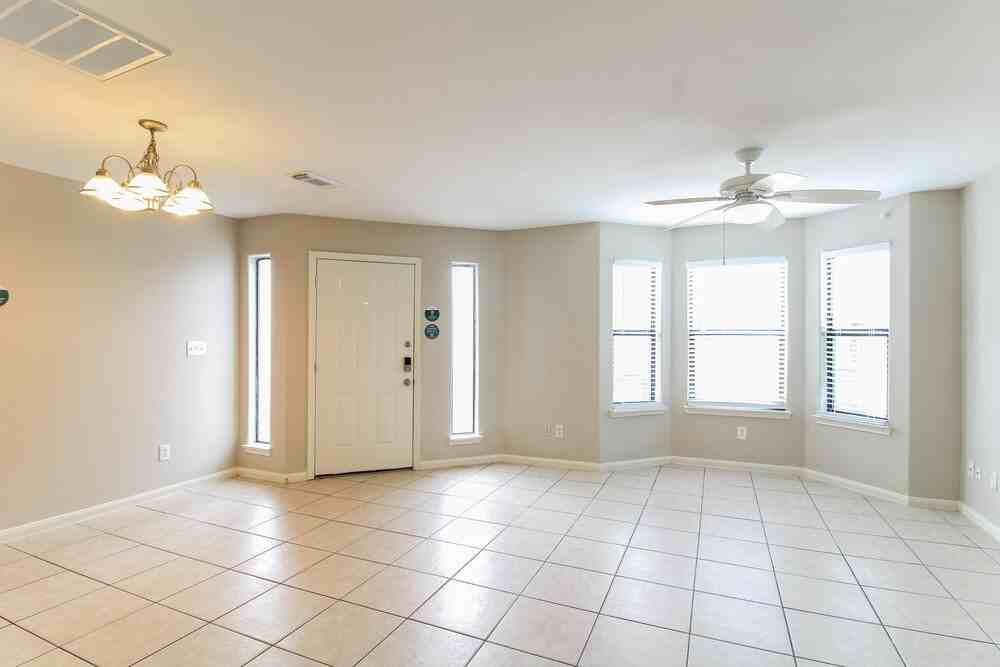 3023 La Estancia Ln - Photo 7 of 17