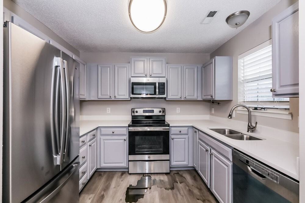 9922 Patrick Springs Ct - Photo 7 of 16