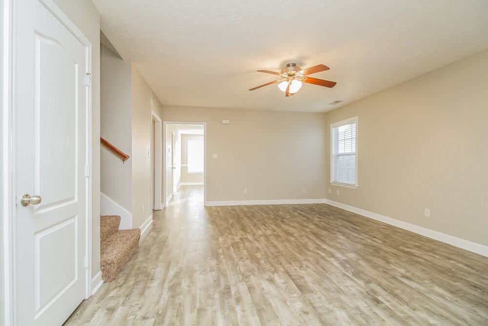 1625 Beaconcrest Cir - Photo 3 of 15