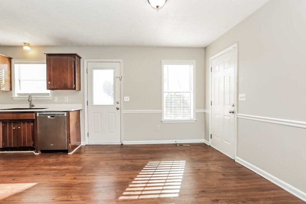 401 Shadylake Dr - Photo 6 of 17