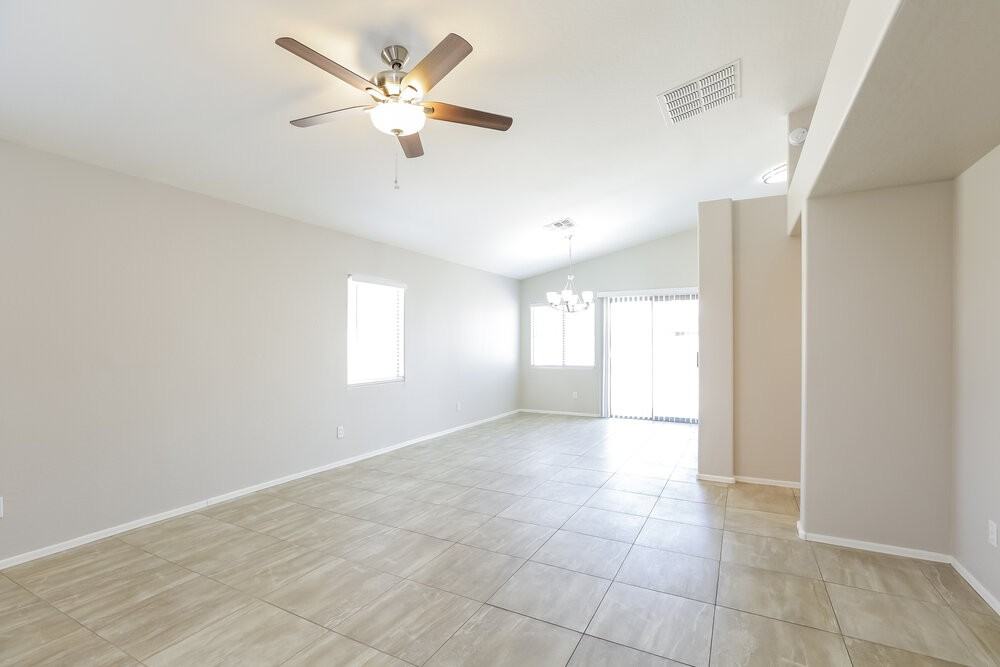 1552 W Burgess Ln - Photo 4 of 16