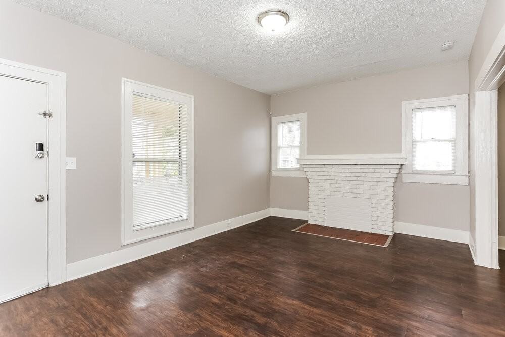 914 Allison St - Photo 3 of 16