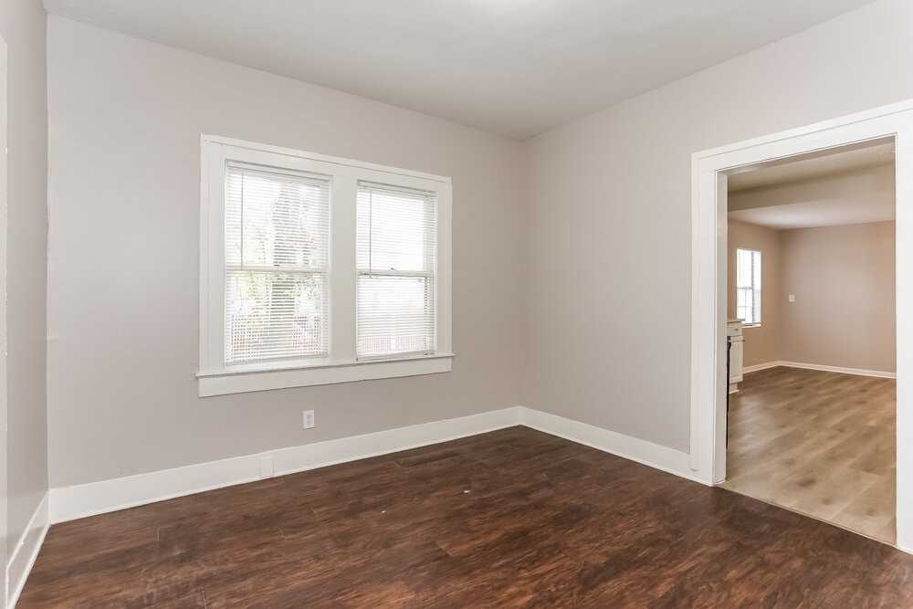 914 Allison St - Photo 5 of 16