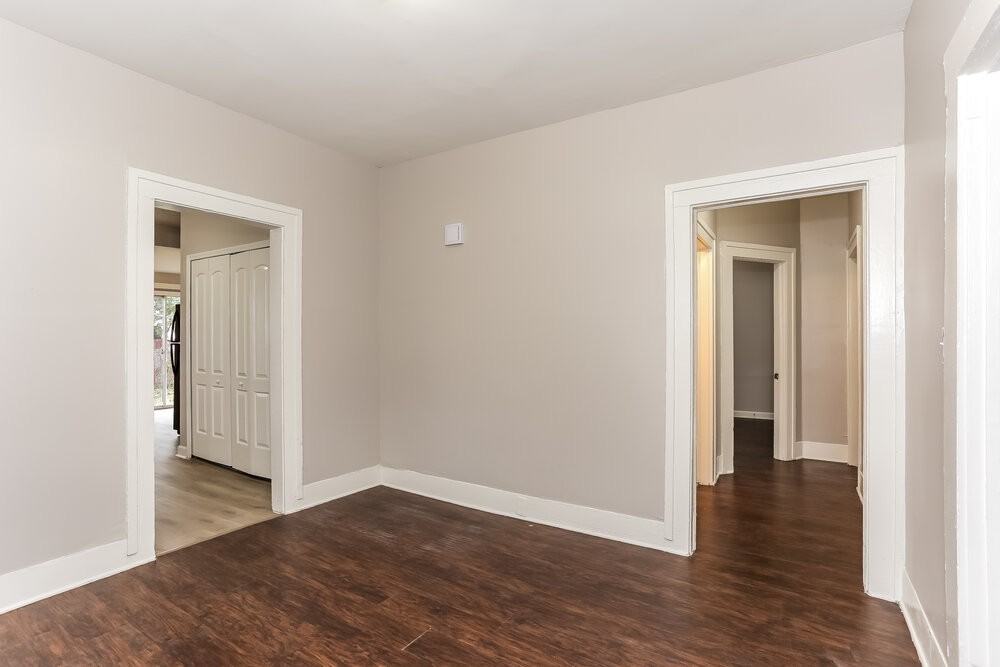 914 Allison St - Photo 6 of 16