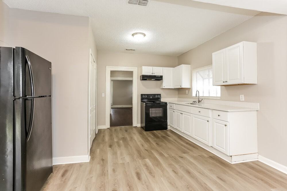 914 Allison St - Photo 7 of 16