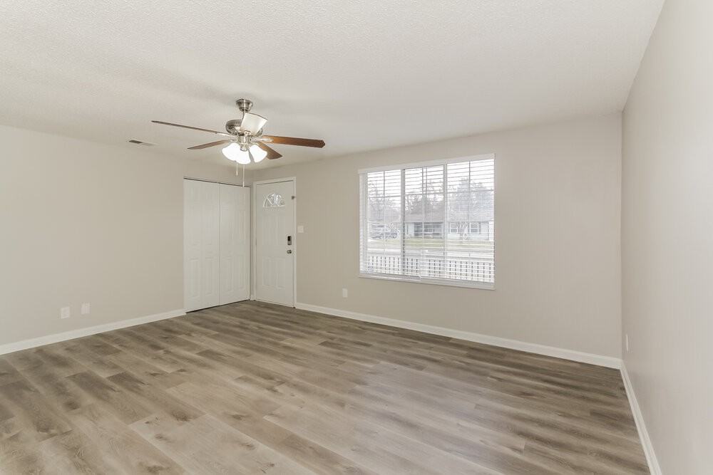 2400 Parkhighland Ct - Photo 5 of 16