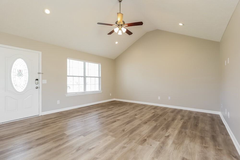 2922 Henderson Ln - Photo 3 of 16