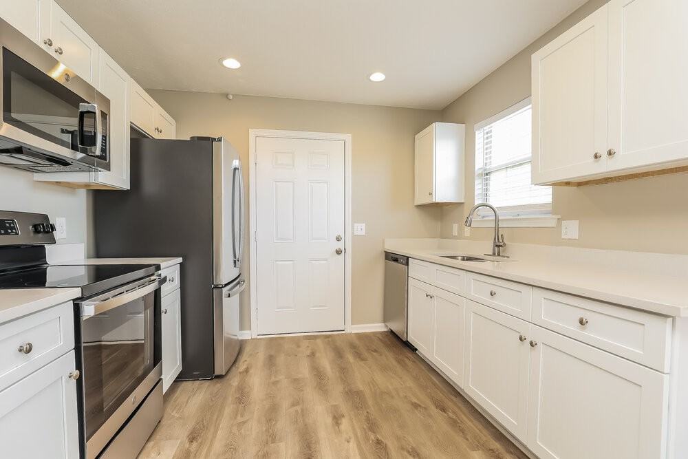 2922 Henderson Ln - Photo 7 of 16