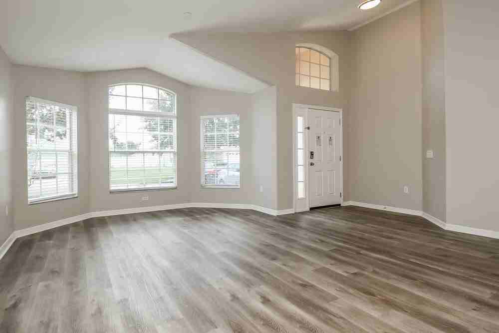 143 Southampton Dr - Photo 3 of 16