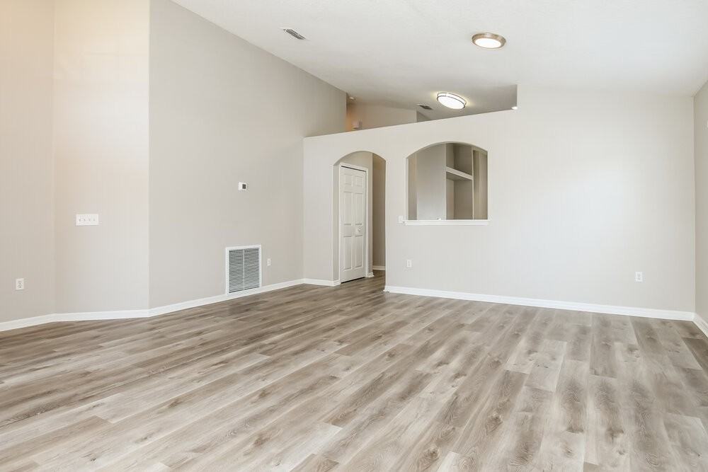 143 Southampton Dr - Photo 4 of 16