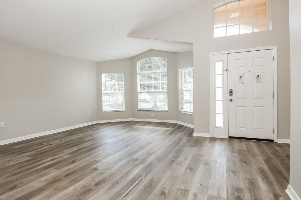 143 Southampton Dr - Photo 5 of 16