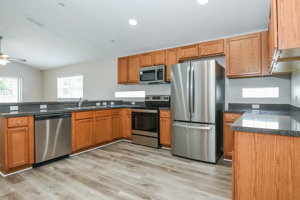 143 Southampton Dr - Photo 6 of 16