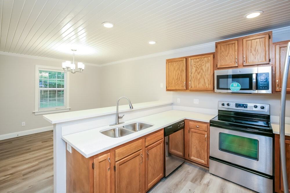 5015 Sylvan Rd - Photo 7 of 17