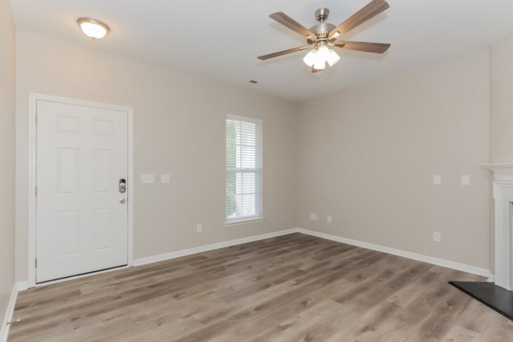 7915 Baylis Dr - Photo 6 of 17