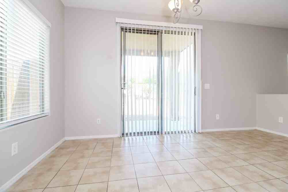 25550 W Burgess Ln - Photo 5 of 15