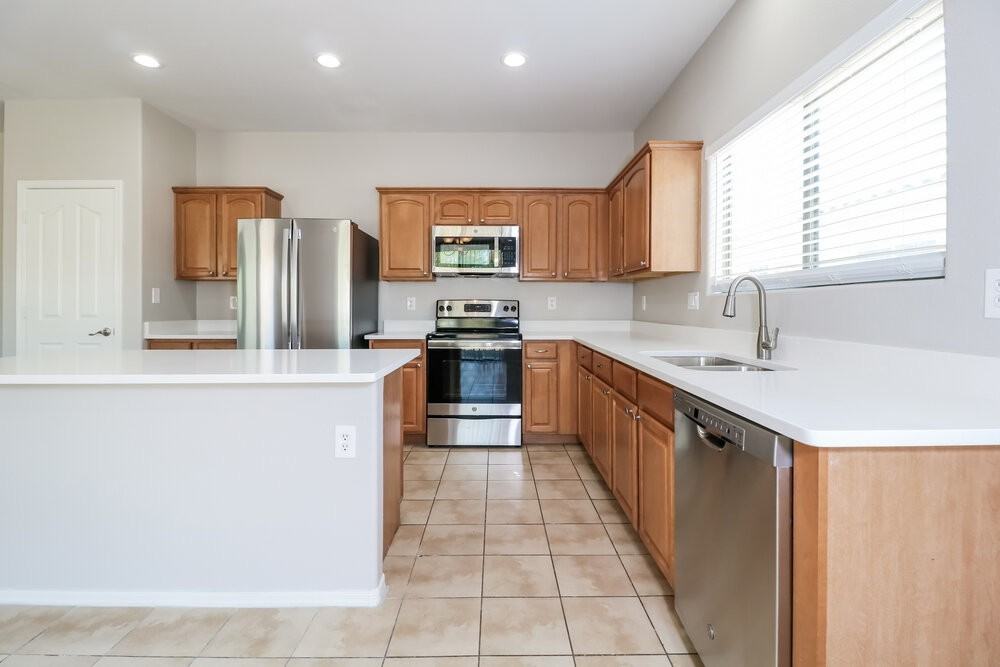 25550 W Burgess Ln - Photo 6 of 15