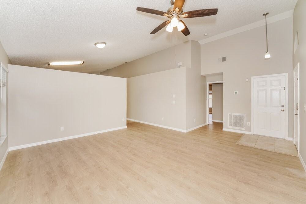 4220 Forest Island Dr - Photo 3 of 16