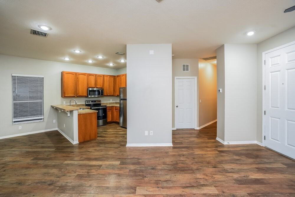 1838 Atlantic Dr - Photo 4 of 16