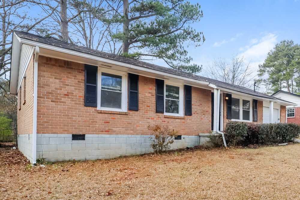 8203 Sussex Dr - Photo 3 of 16