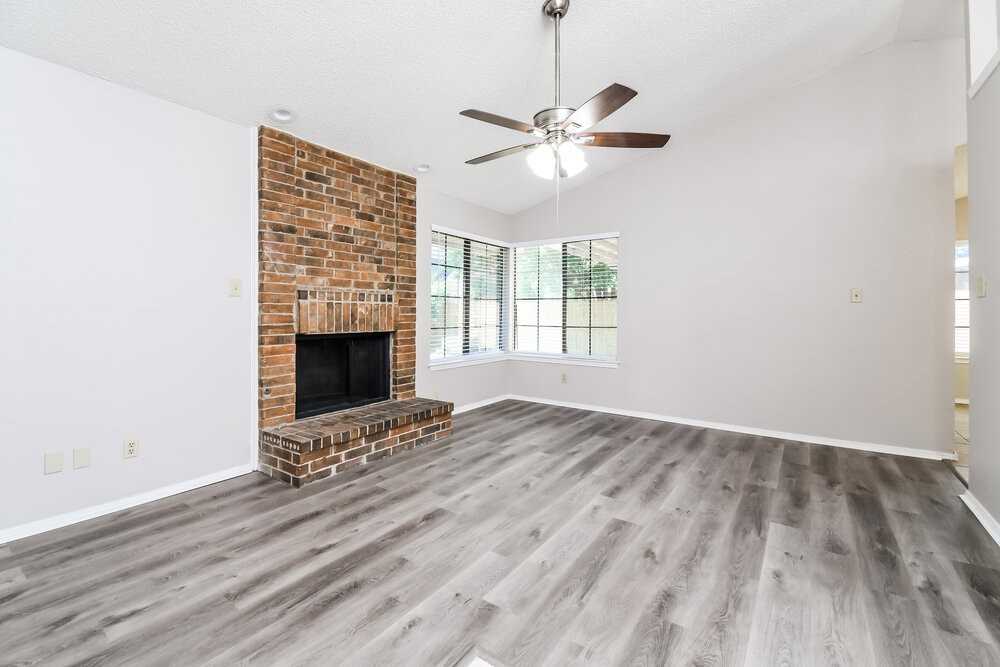 4319 Hemingway Dr - Photo 4 of 16