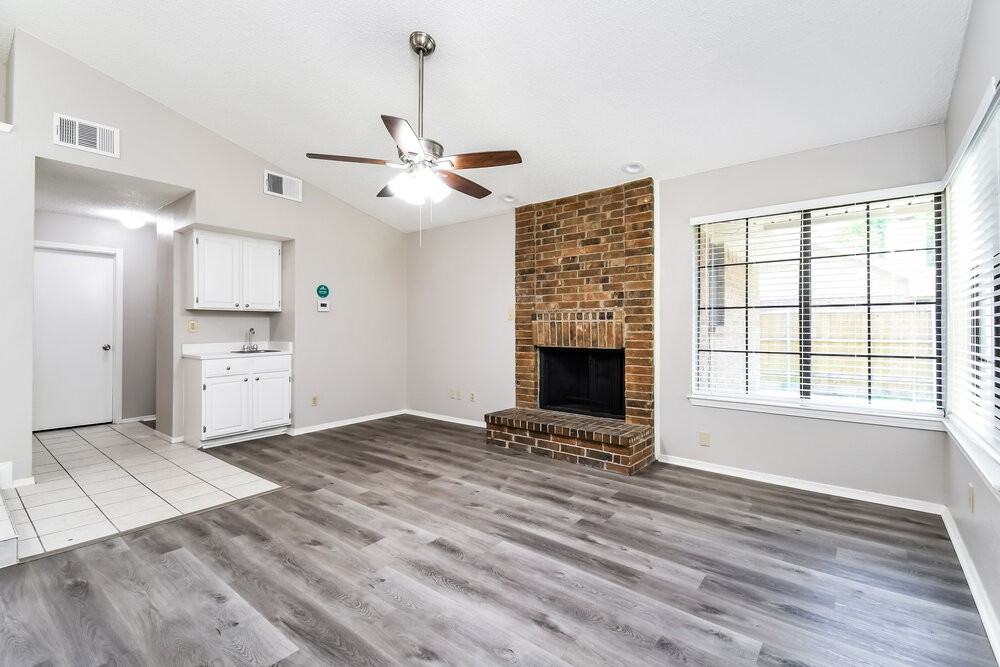 4319 Hemingway Dr - Photo 5 of 16