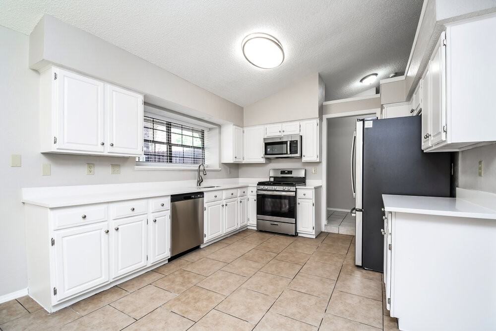 4319 Hemingway Dr - Photo 7 of 16