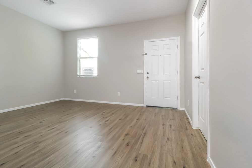 2528 S 73rd Ln - Photo 5 of 16