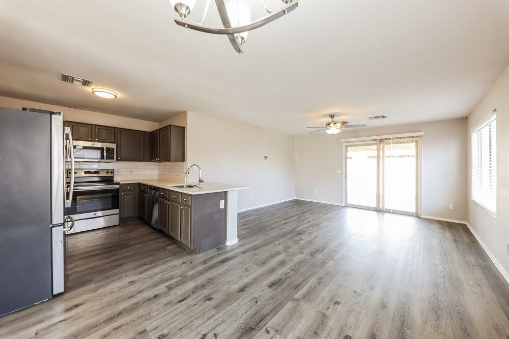 8560 W Mission Ln - Photo 5 of 16