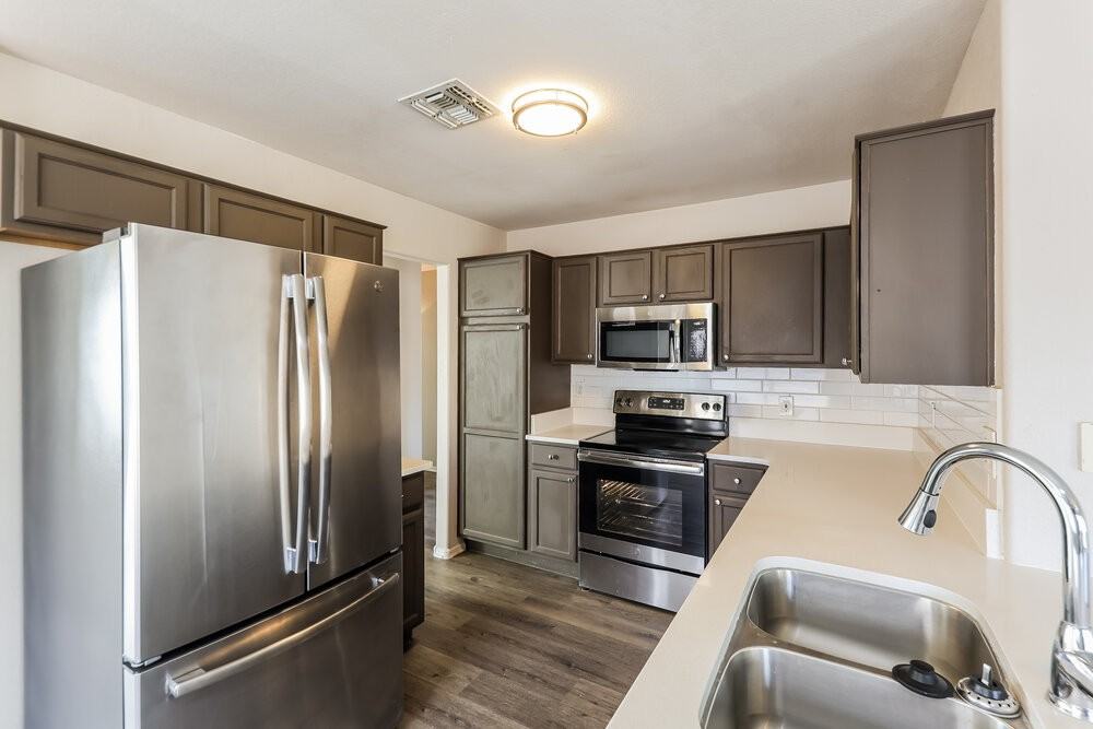 8560 W Mission Ln - Photo 6 of 16