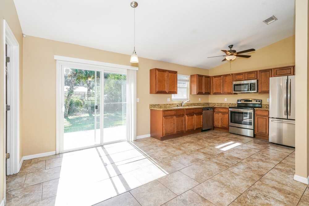 6057 Balsam St - Photo 7 of 16