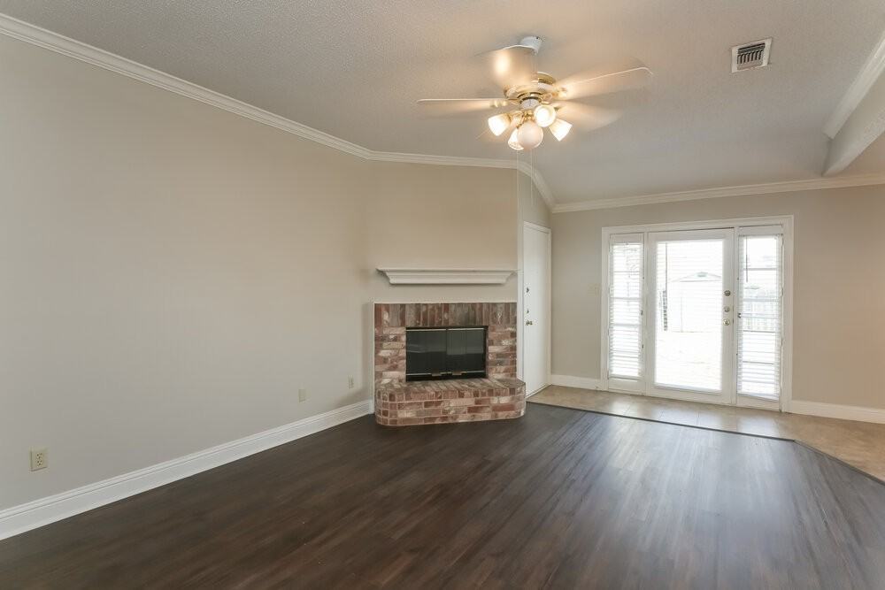 2524 Park Valley Dr - Photo 3 of 16