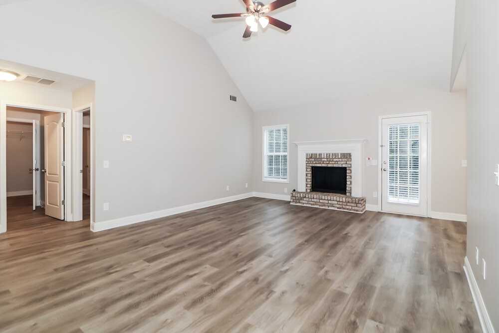 100 Buena Vista St - Photo 4 of 16