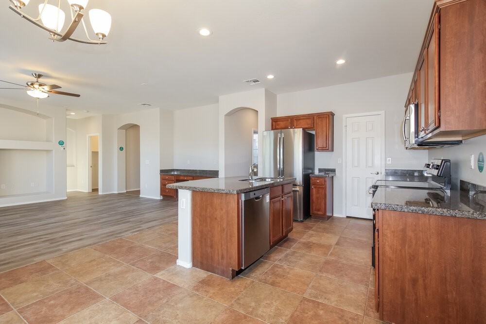 14079 W Bloomfield Rd - Photo 6 of 16