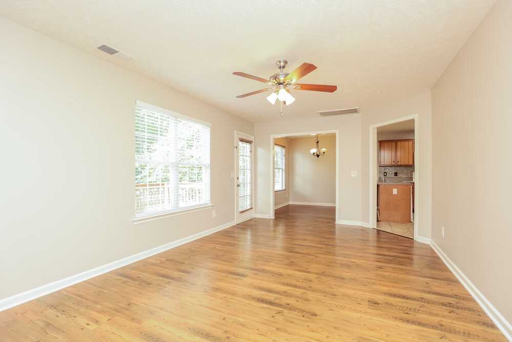 713 Clear Cir - Photo 5 of 17